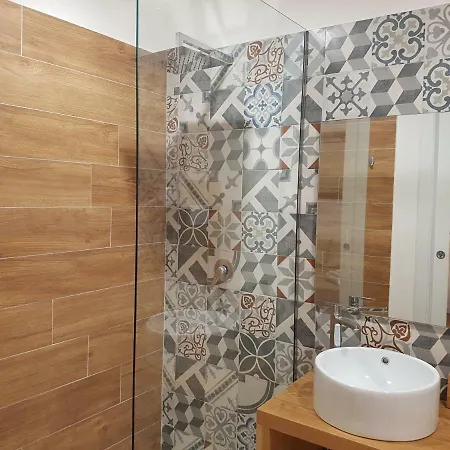 Uzeda Apartmán *