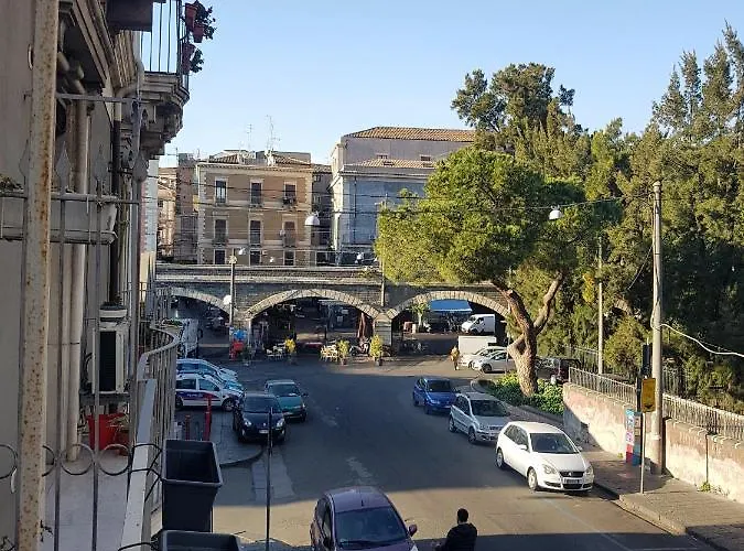 Uzeda 公寓 卡塔尼亚