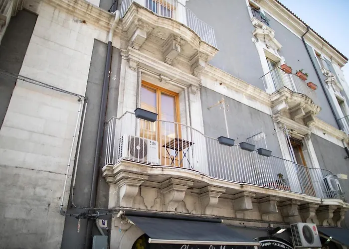 Uzeda 公寓 卡塔尼亚